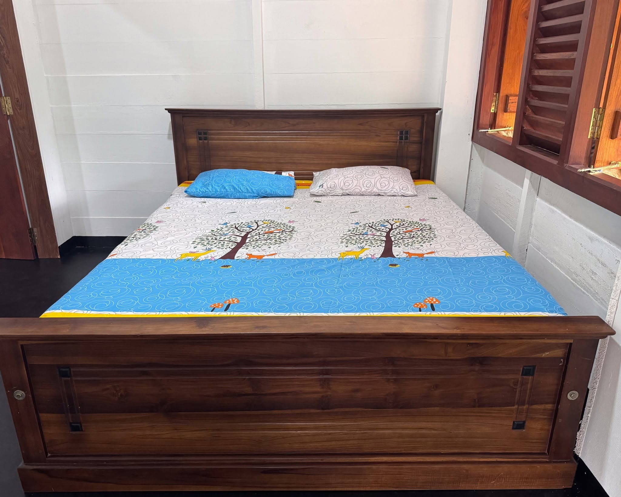 Master Timber King Bedroom